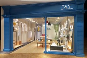 能吸引年轻人的店铺女装（吸引人的女装店门头设计图片）