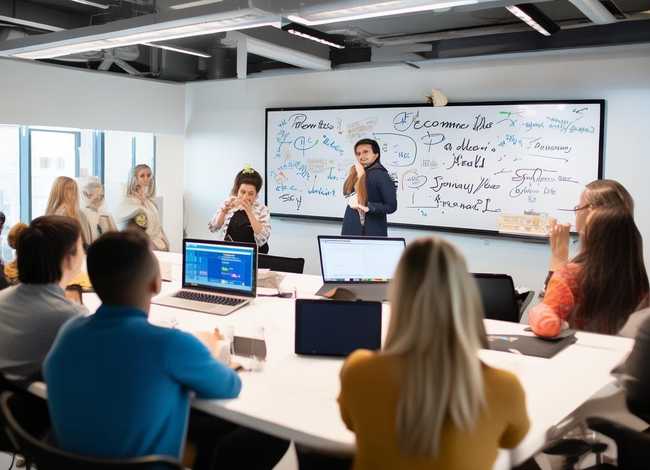 电商培训内容有哪些，电商培训课程内容：电商培训课程内容全面解析与实战技巧分享