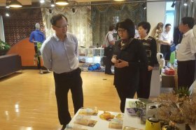 小笨鸟跨境电商董事长受邀参加会议 小笨鸟跨境电商怎么样