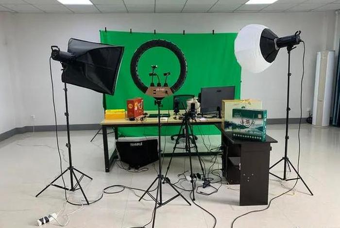 电商主播年薪千万降到年薪百万是真的吗;电商主播年薪千万降到年薪百万是真的吗吗 电商主播年薪千万降到年薪百万是真的吗;电商主播年薪千万降到年薪百万是真的吗吗