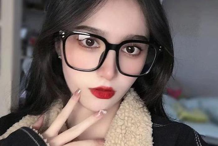 抖音618,抖音618万粉丝女网红戴眼镜 抖音618,抖音618万粉丝女网红戴眼镜