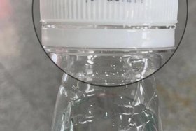 矿泉水箱子发霉还能喝吗 矿泉水箱子发霉还能喝吗图片