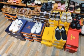 电商和实体店的货一样吗、鞋子电商和实体店的货一样吗