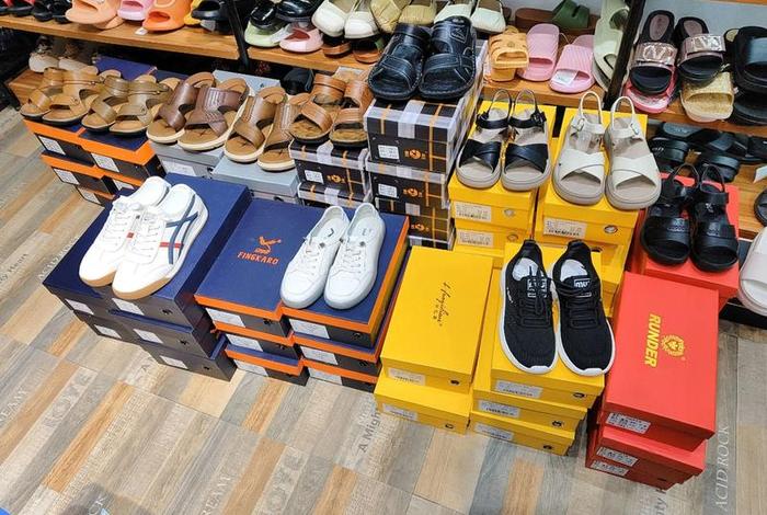 电商和实体店的货一样吗、鞋子电商和实体店的货一样吗 电商和实体店的货一样吗、鞋子电商和实体店的货一样吗