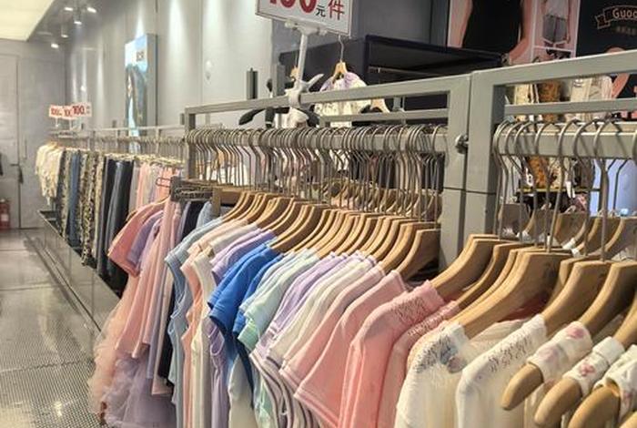 商场同款与正品的区别纯电商衣服 - 电商和商场同款衣服的区别 商场同款与正品的区别纯电商衣服 - 电商和商场同款衣服的区别