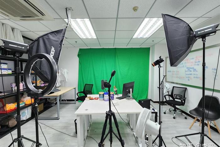 电商直播间场景图片（电商直播间场景图片素材）