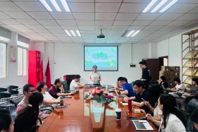 新媒体电商学院，新媒体电商学院的英语