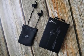 三冠电商耳机可靠吗；三冠电商耳机可靠吗值得买吗