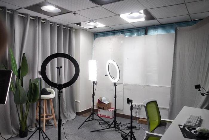 电商直播间场景图片（电商直播间场景图片素材）