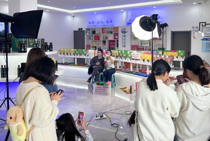 电商播报员是做什么的；电商播报员是做什么的工作