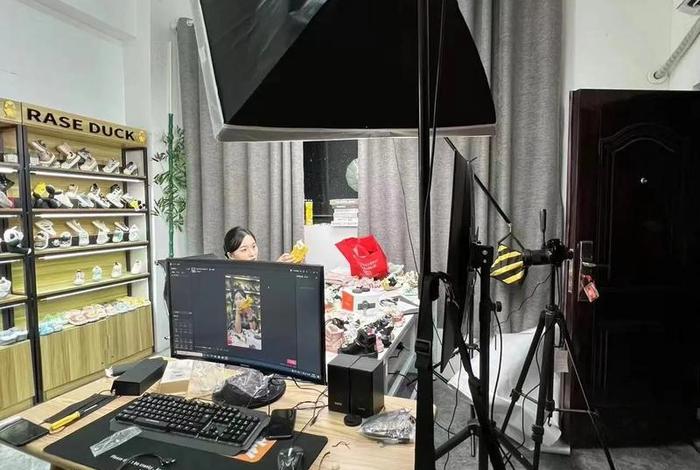 专业电商带货直播间设备搭建 - 搭建一个专业带货的直播间,需要哪些方面的配置 专业电商带货直播间设备搭建 - 搭建一个专业带货的直播间,需要哪些方面的配置