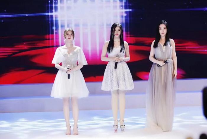 易电商王珊一家三口照片 王珊极易电商 易电商王珊一家三口照片 王珊极易电商