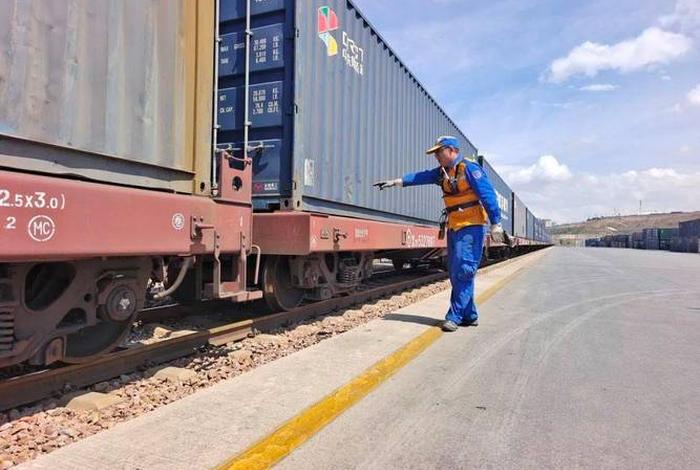 点货上车作业的依据是，点货上车作业的依据是( )