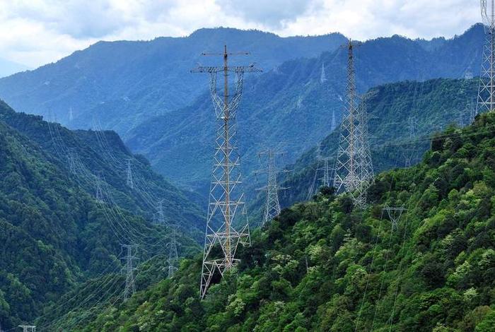 山上电信塔图片、山上的电线塔图片 山上电信塔图片、山上的电线塔图片