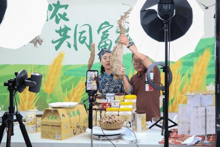 扶贫电商直播(电商直播扶贫助农增收) 扶贫电商直播(电商直播扶贫助农增收)