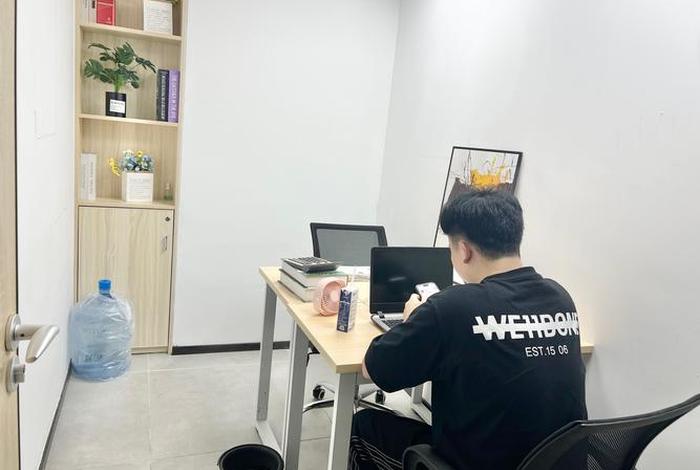 电商运营工作照片真实 电商运营工作照片真实图片