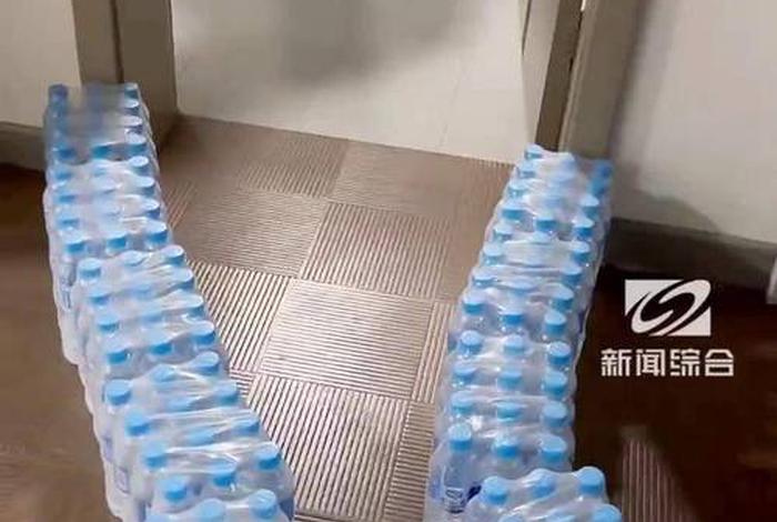 矿泉水出现老鼠;网购矿泉水出现老鼠 矿泉水出现老鼠;网购矿泉水出现老鼠