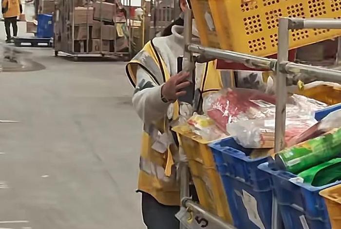 云电商仓库分拣员工作视频;云电商仓库分拣员工作视频播放 云电商仓库分拣员工作视频;云电商仓库分拣员工作视频播放