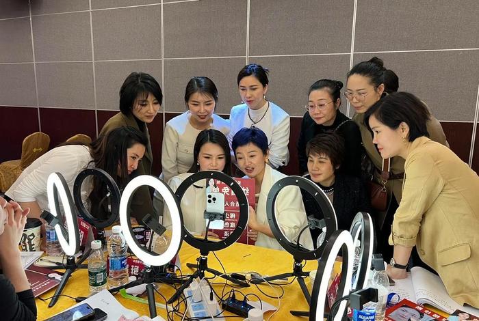 学习电商直播 - 电商直播学什么