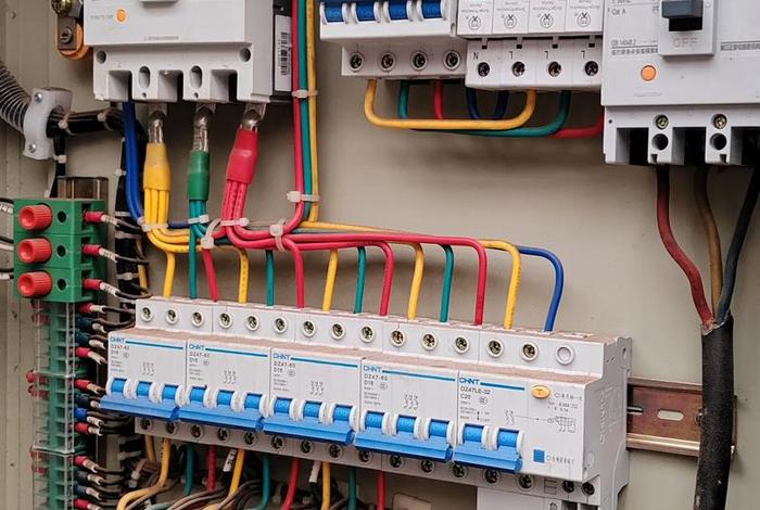 开发商配的电箱要换吗,开发商配的电箱要换吗知乎 开发商配的电箱要换吗,开发商配的电箱要换吗知乎