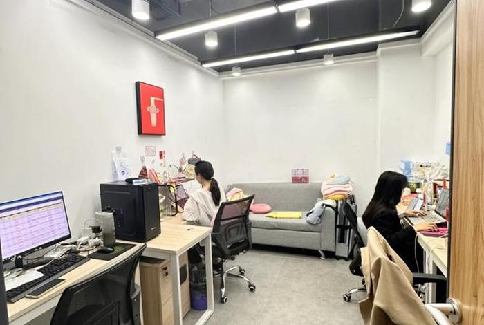 电商办公室照片实拍（电商办公室照片实拍图）