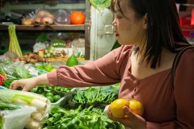 上海回应卖菜难，上海菜场卖菜一年能挣多少钱