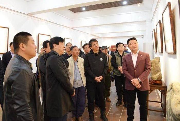 刘电新,刘电新一家三口照片 刘电新,刘电新一家三口照片