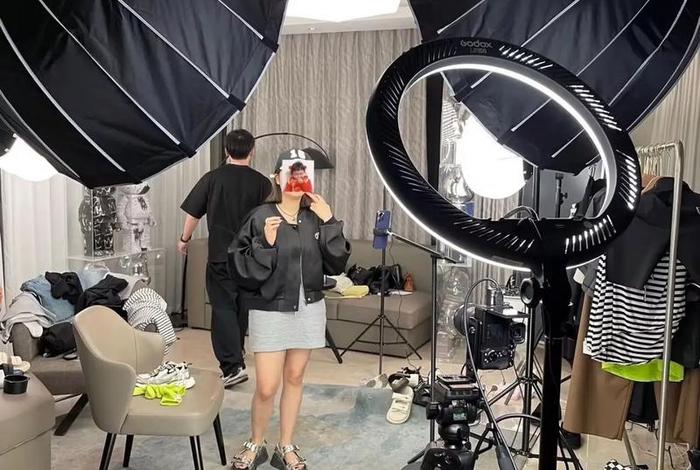 电商直播间都需要有什么、电商直播间都需要有什么设备