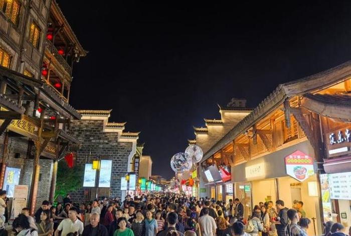 上点好酥皮甜美在心里,常德步行街小吃街在哪 上点好酥皮甜美在心里,常德步行街小吃街在哪