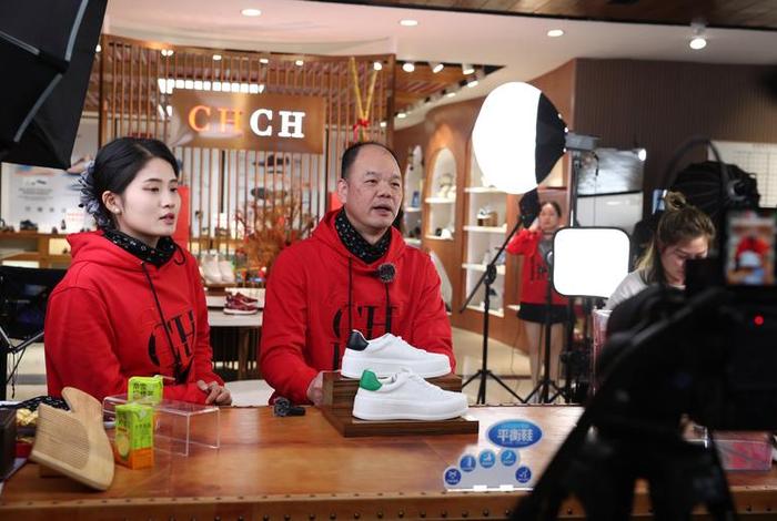 电商带货直播经营模式有哪些（电商带货直播经营模式有哪些类型）