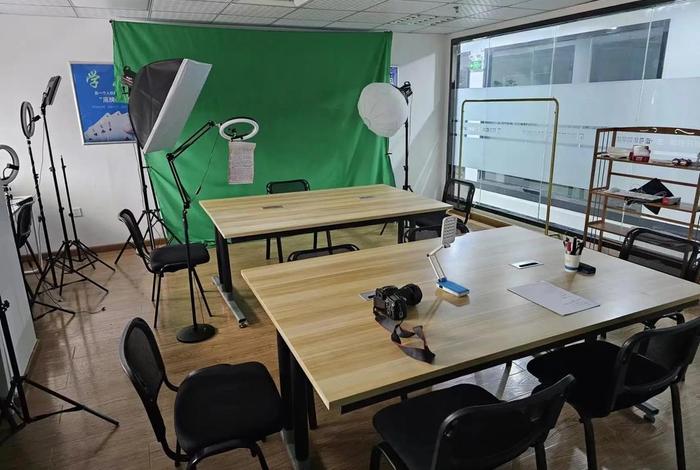 新零售电商专业 - 新零售电商运营专业 新零售电商专业 - 新零售电商运营专业