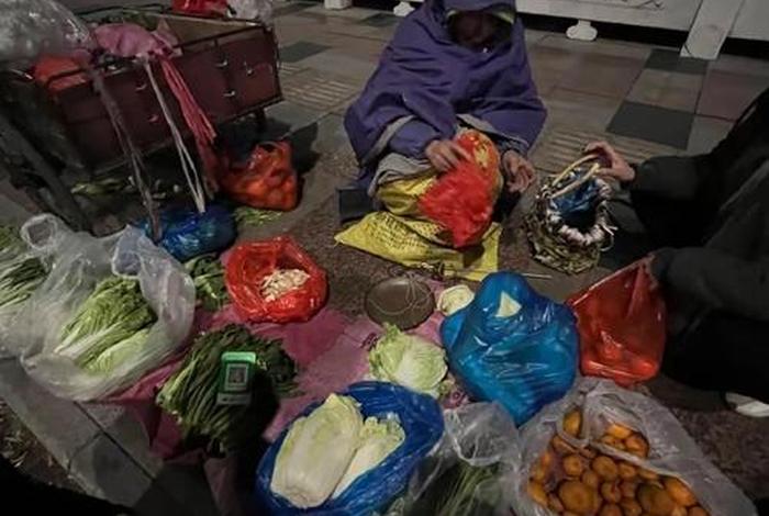 上海回应卖菜难，上海菜场卖菜一年能挣多少钱