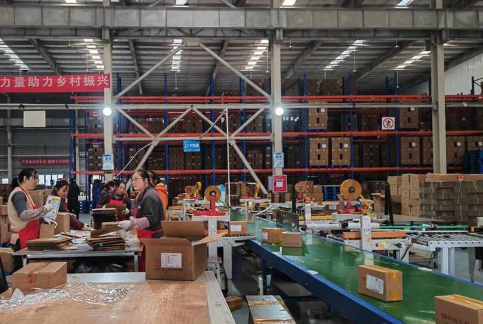 电商经济的产业工人队伍建设改革；电商带动经济发展