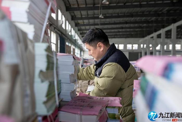 电商书籍分拣工作场景图片 - 电商书籍分拣工作场景图片大全