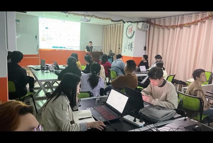 电商培训讲师的行业趋势，电商培训讲师的行业趋势图片