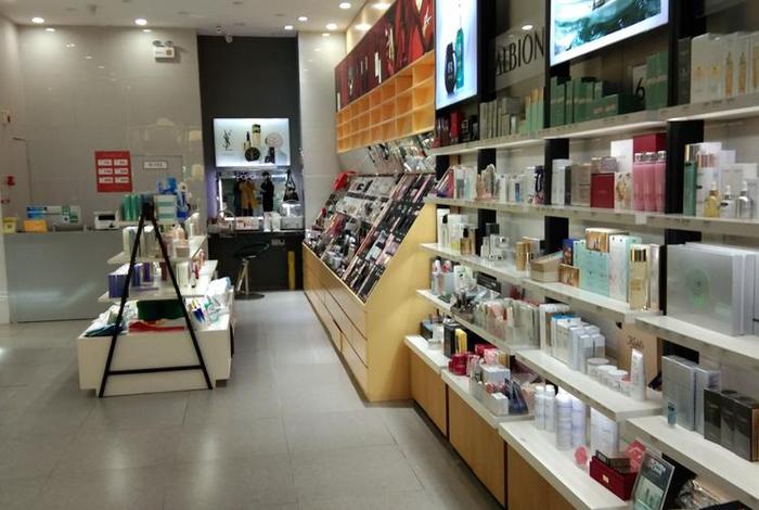 化妆品电商和专柜区别 化妆品电商和专柜区别大吗 化妆品电商和专柜区别 化妆品电商和专柜区别大吗