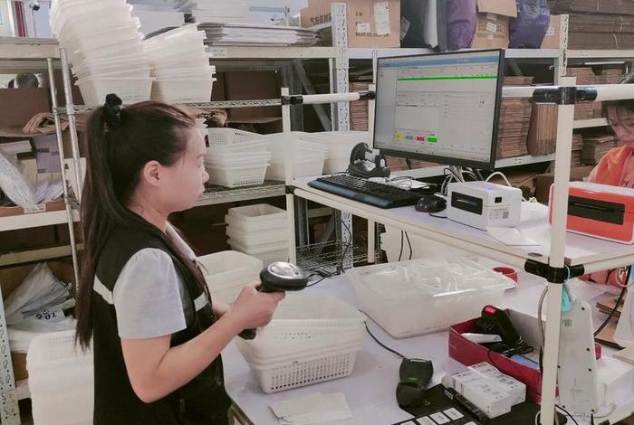 电商仓库工资一般多少，电商仓库工资一般多少钱一个月