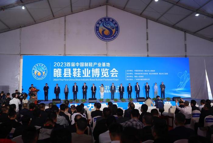 电商的发展对该镇制鞋业带来的最直接影响是、电商的发展对该镇制鞋业带来的最直接影响是什么 电商的发展对该镇制鞋业带来的最直接影响是、电商的发展对该镇制鞋业带来的最直接影响是什么