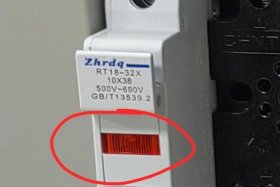 合上电源开关熔丝立即烧断（开关合上后熔断器熔丝烧断,不可能的原因是）